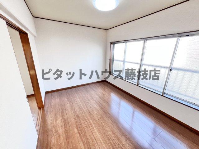 拡大写真:焼津市三ケ名 1階101の洋室