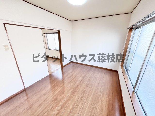 拡大写真:焼津市三ケ名 1階101の洋室