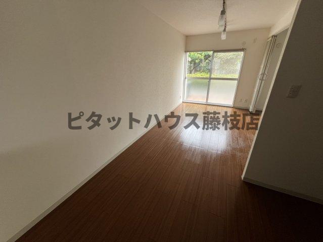 拡大写真:焼津市大栄町1丁目 1階102の居間