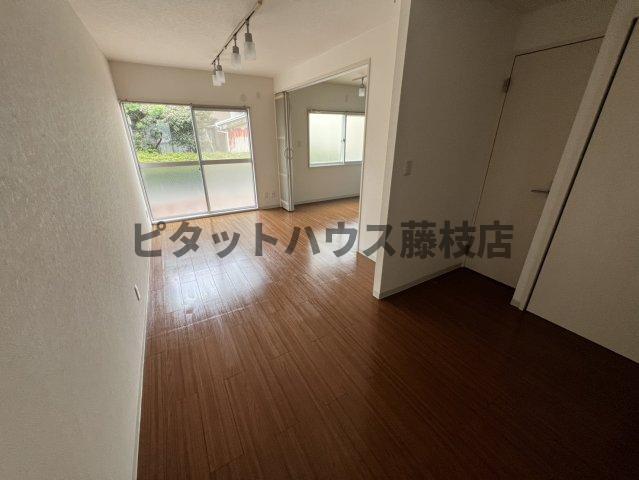 拡大写真:焼津市大栄町1丁目 1階102の居間