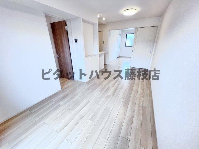 拡大写真:焼津市小土 2階203の居間