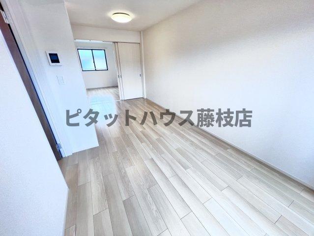 拡大写真:焼津市小土 2階203の居間