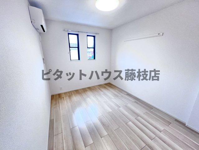 拡大写真:焼津市小土 2階203の洋室