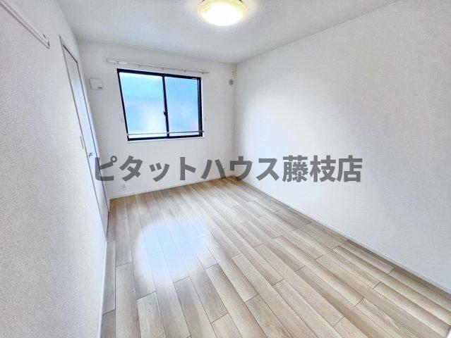 拡大写真:焼津市小土 2階203の洋室