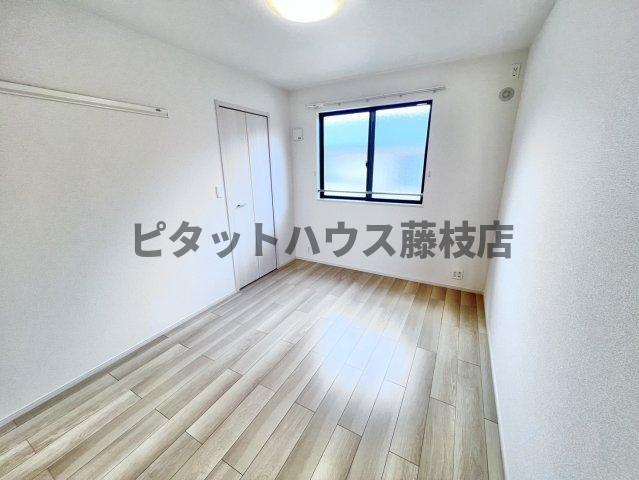 拡大写真:焼津市小土 2階203の洋室