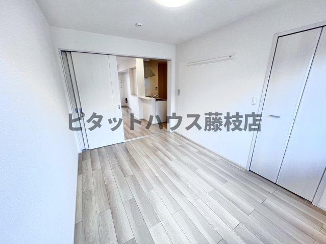 拡大写真:焼津市小土 2階203の洋室
