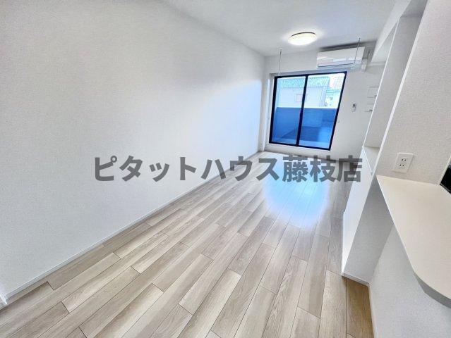 拡大写真:焼津市小土 2階203の居間