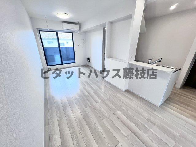 拡大写真:焼津市小土 2階203の居間
