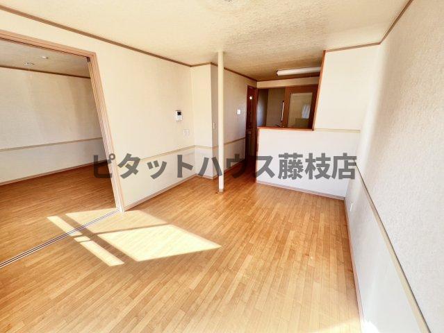 拡大写真:焼津市大栄町1丁目 2階202の居間