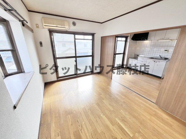 拡大写真:焼津市五ケ堀之内 2階A201の居間