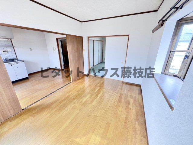 拡大写真:焼津市五ケ堀之内 2階A201の居間