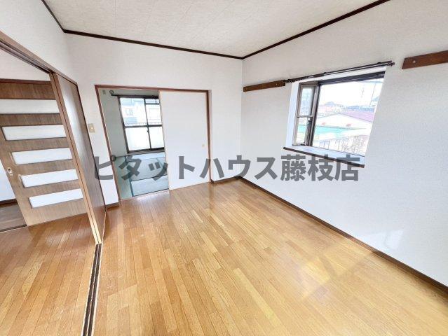 拡大写真:焼津市五ケ堀之内 2階A201の居間