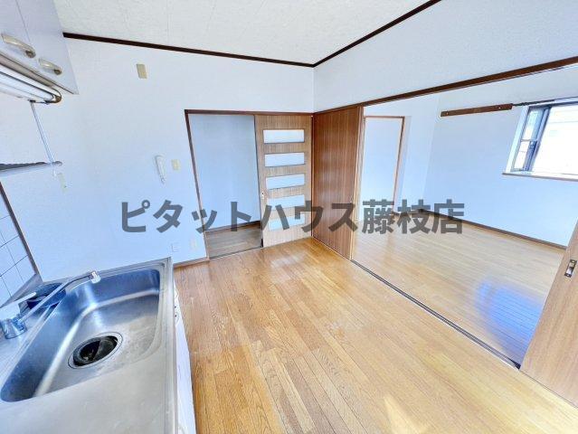 拡大写真:焼津市五ケ堀之内 2階A201の居間