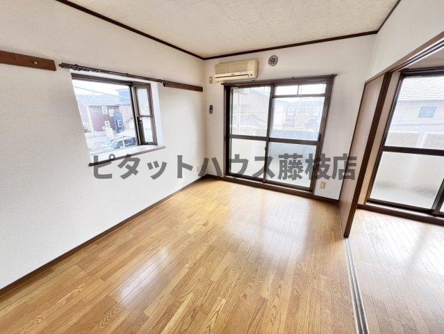 拡大写真:焼津市五ケ堀之内 2階A201の居間