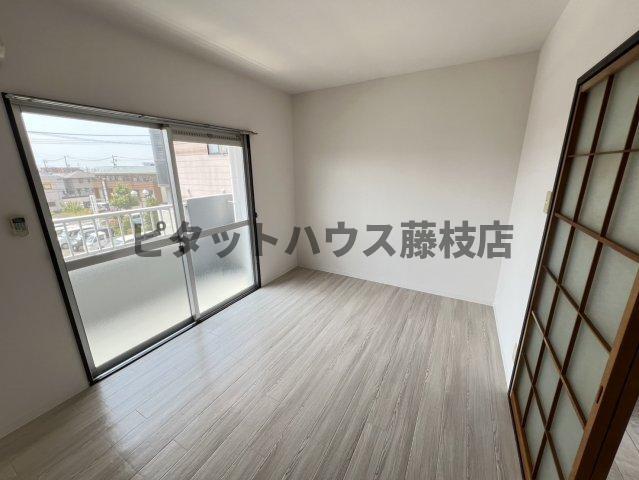 拡大写真:焼津市三ケ名 4階403の居間