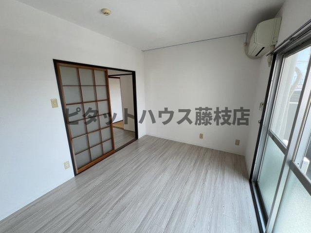 拡大写真:焼津市三ケ名 4階403の居間