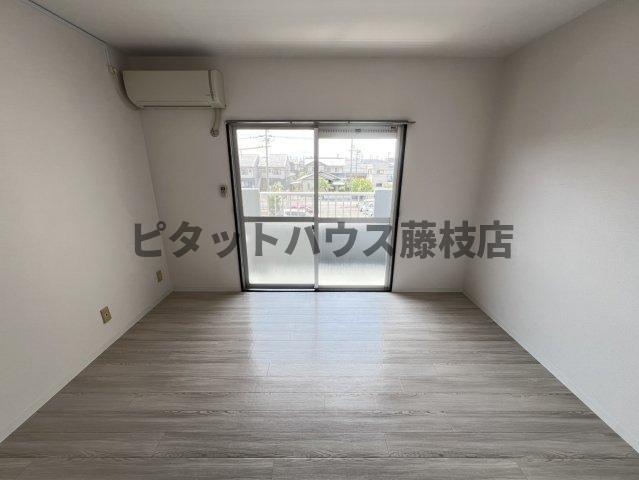 拡大写真:焼津市三ケ名 4階403の居間