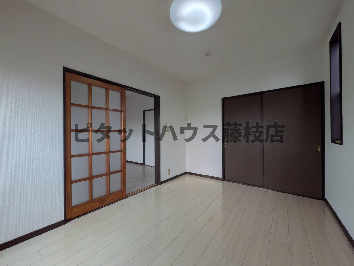 拡大写真:藤枝市小石川町4丁目 2階201の洋室