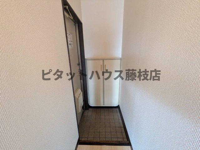 拡大写真:藤枝市小石川町4丁目 2階201の玄関