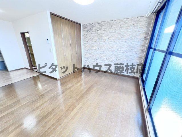 拡大写真:焼津市焼津1丁目 2階203の居間