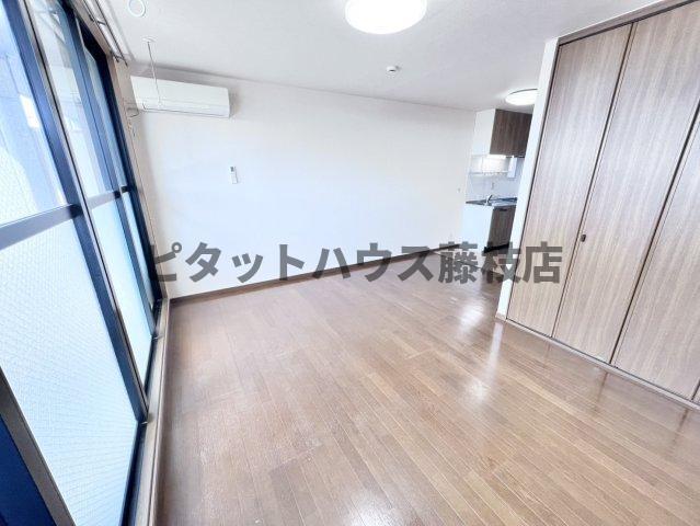 拡大写真:焼津市焼津1丁目 2階203の居間