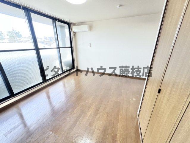 拡大写真:焼津市焼津1丁目 2階203の居間