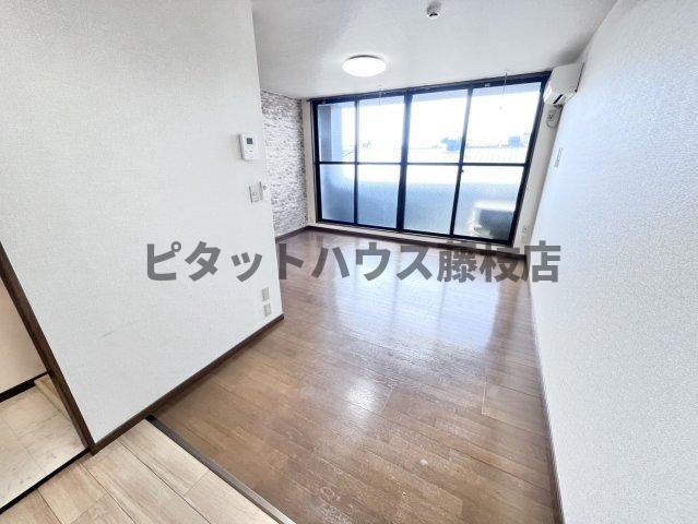拡大写真:焼津市焼津1丁目 2階203の居間