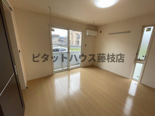 拡大写真:藤枝市高柳3丁目 1階102の居間