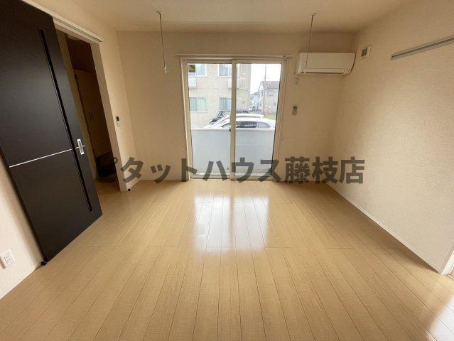 拡大写真:藤枝市高柳3丁目 1階102の居間