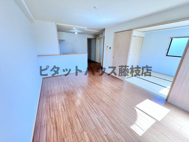 拡大写真:焼津市焼津5丁目 2階201の居間