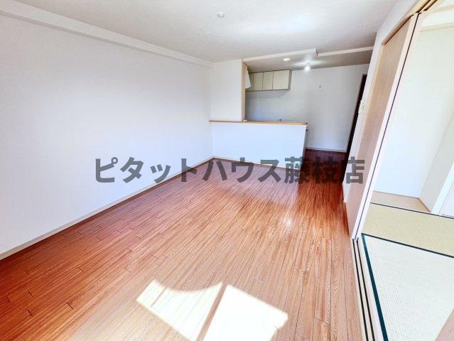 拡大写真:焼津市焼津5丁目 2階201の居間
