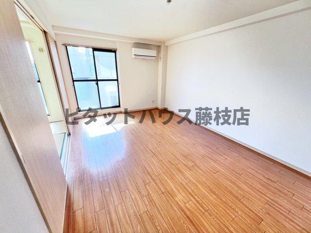 拡大写真:焼津市焼津5丁目 2階201の居間