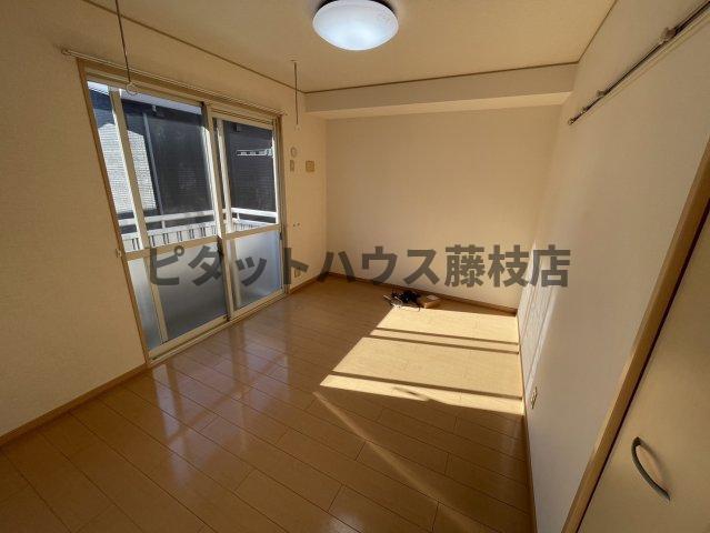 拡大写真:藤枝市高柳4丁目 2階201の居間