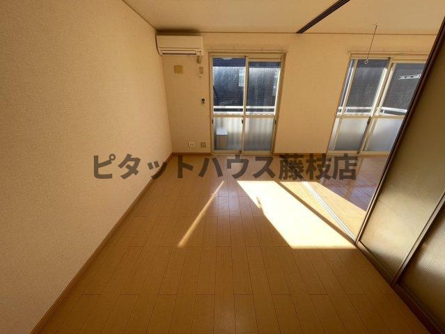 拡大写真:藤枝市高柳4丁目 2階201の居間