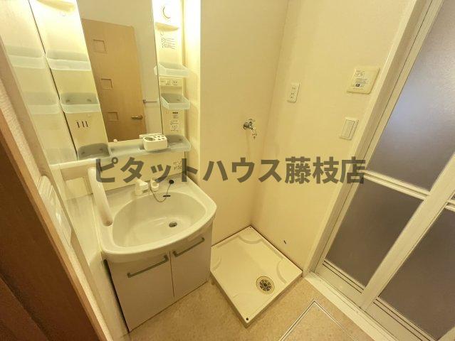 拡大写真:藤枝市小石川町4丁目 1階102の洗面所