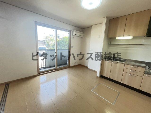 拡大写真:藤枝市小石川町4丁目 1階102の居間