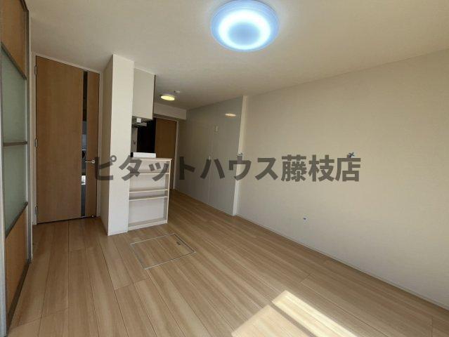 拡大写真:藤枝市小石川町2丁目 1階103の居間