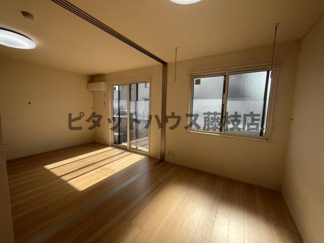 拡大写真:藤枝市小石川町2丁目 1階103の洋室