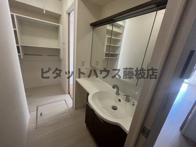 拡大写真:藤枝市小石川町2丁目 1階103の洗面所