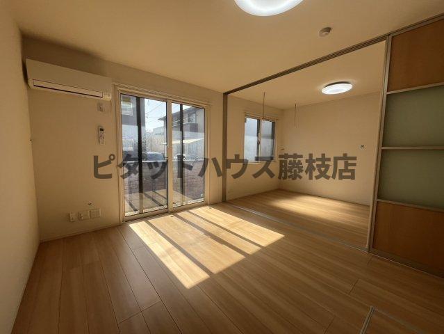 拡大写真:藤枝市小石川町2丁目 1階103の居間
