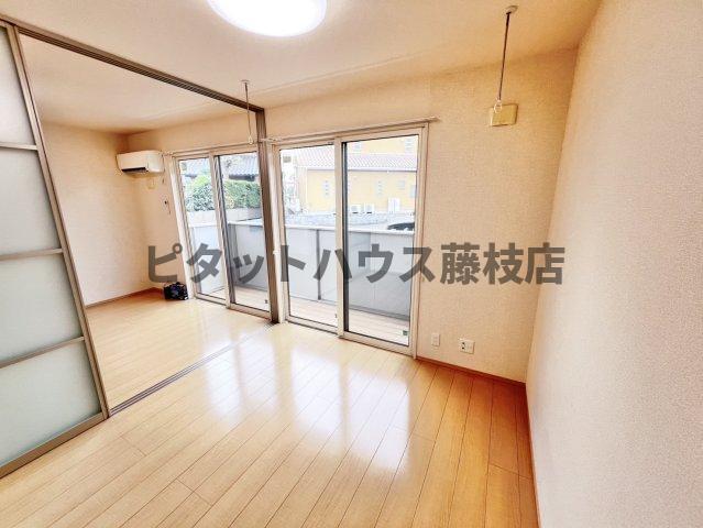 拡大写真:藤枝市瀬戸新屋 1階101の洋室