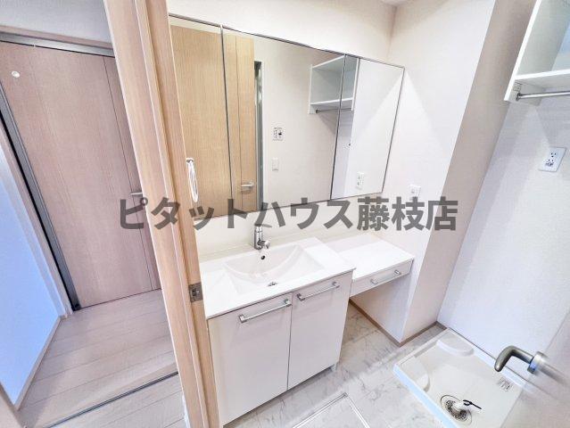 拡大写真:藤枝市瀬戸新屋 1階101の独立洗面台