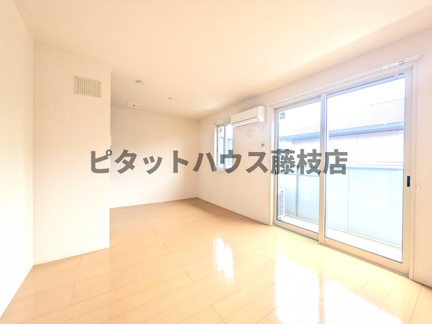 拡大写真:藤枝市五十海4丁目 2階201の居間