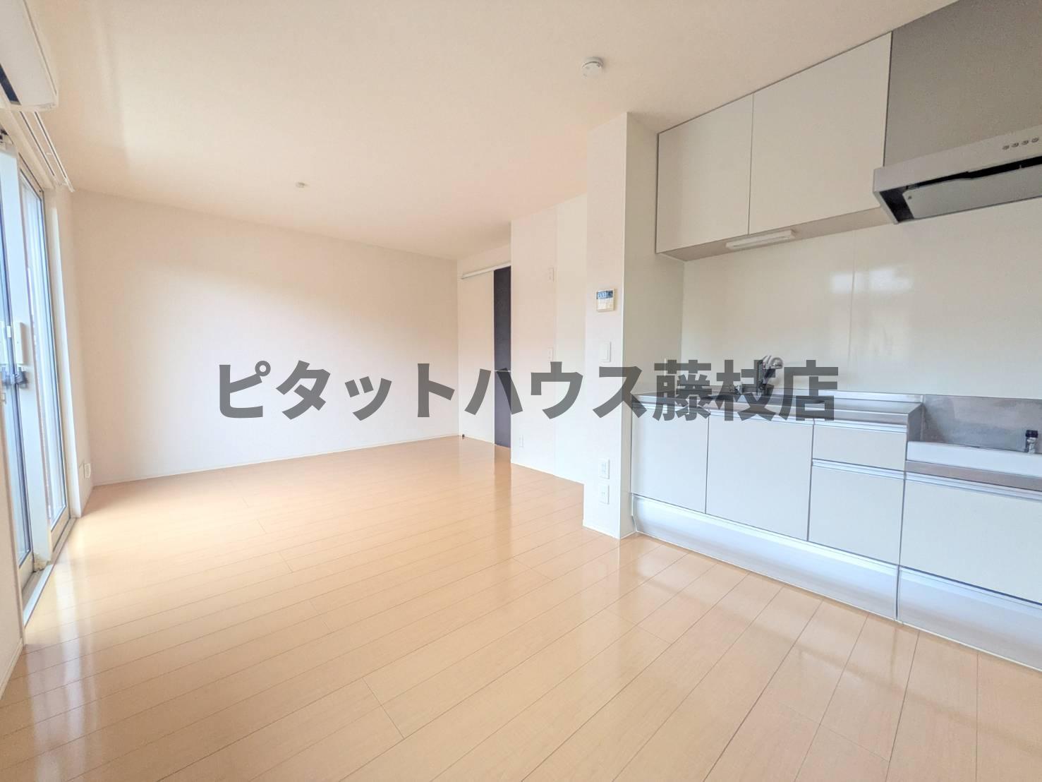 拡大写真:藤枝市五十海4丁目 2階201の居間