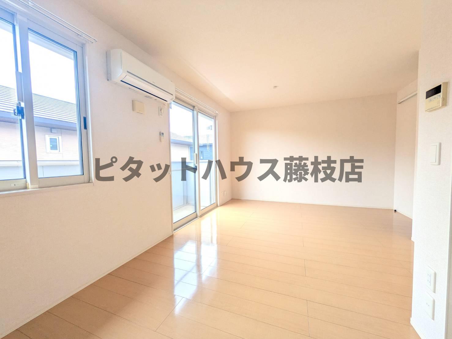 拡大写真:藤枝市五十海4丁目 2階201の居間