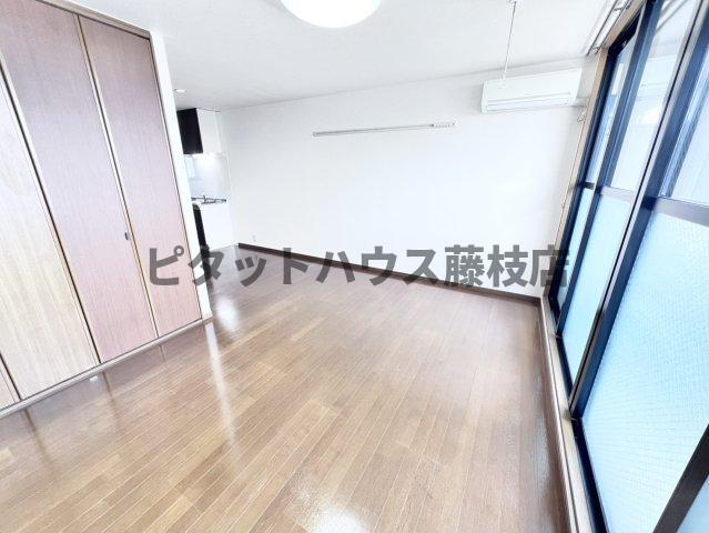 拡大写真：焼津市焼津１丁目 2階205の居間