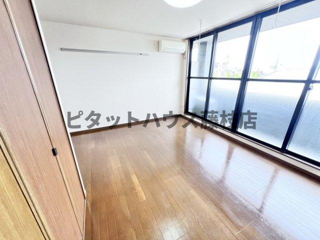 拡大写真：焼津市焼津１丁目 2階205の居間