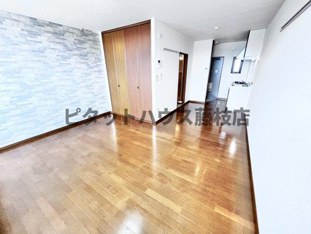 拡大写真：焼津市焼津１丁目 2階205の居間