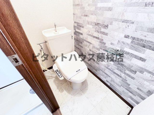 拡大写真：焼津市焼津１丁目 2階205のトイレ