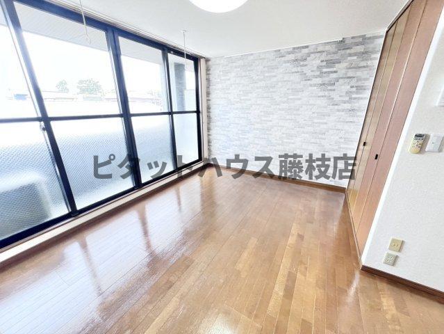 拡大写真：焼津市焼津１丁目 2階205の居間